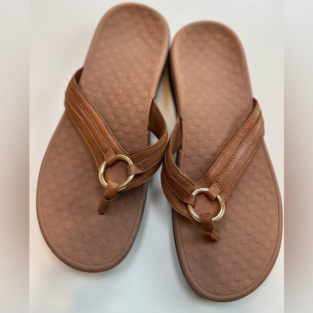 Vionic Brown Leather Ring-Accent Toe-Post Sandals-Women size 8-Never Worn